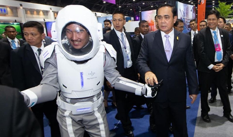 มิว สเปซ เผยภาพชุดนักบินอวกาศที่ล้ำสมัยแห่งอนาคต