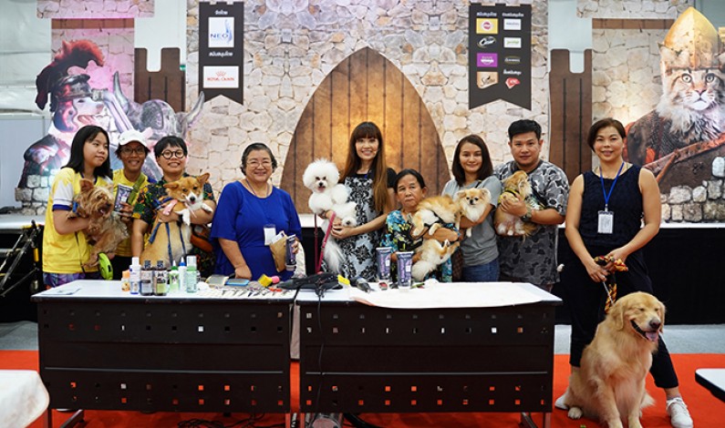 บุ๋ม-ตรีรัก รักการดี Master Groomer ชื่อดังในไทยและแอลเอ สหรัฐอเมริกา  โชว์สกิลเทคนิคการตัดขนน้องหมาให้ดูสวยน่ารักในงาน Pet Expo Thailand 2019