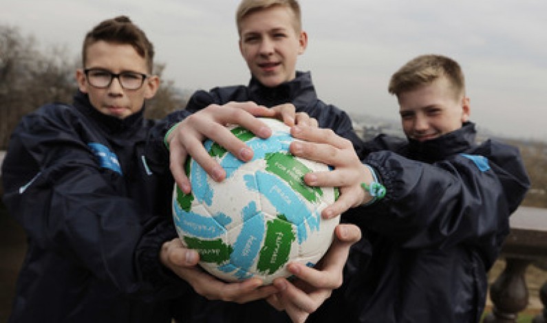 โรงเรียนทั่วโลกร่วมเฉลิมฉลองวันแห่งฟุตบอลและมิตรภาพนานาชาติ