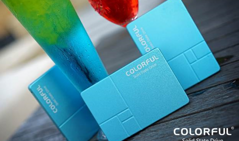 กลับมาอีกครั้งกับ COLORFUL Summer Limited Edition SL500 960GB พร้อมเคสสีฟ้าสดใส