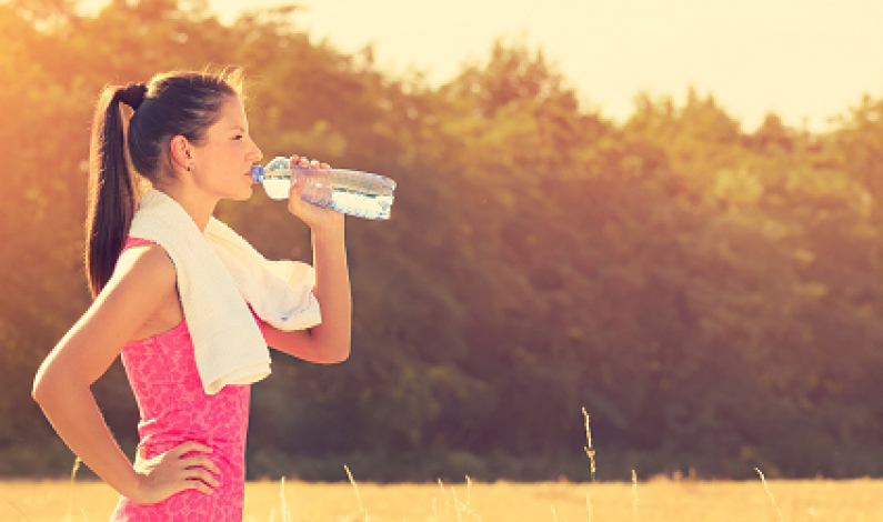 4 วิธีชวนดื่มน้ำมากขึ้น เพื่อรักษาสมดุลน้ำในร่างกาย