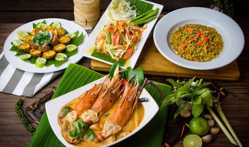 อร่อยกับอาหารไทยโบราณ สืบสานประเพณีไทย กับดินเนอร์วันลอยกระทง 92 คาเฟ่