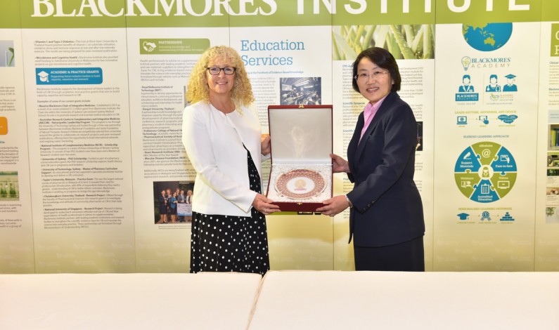 Chulalongkorn University and Blackmores Institute sign MOU to exchange the knowledge of Complementary Medicine
