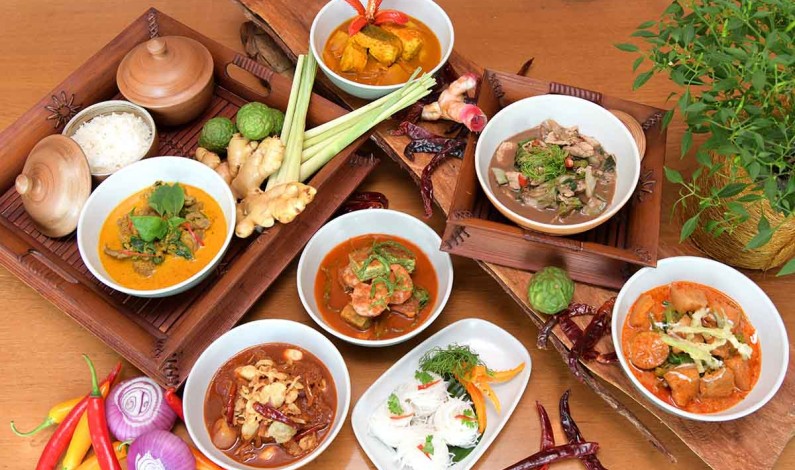 สัมผัสรสชาติความเป็นไทยกับแกงไทยพื้นบ้าน ณ ห้องอาหารริเวอร์บาร์จ โรงแรมชาเทรียม ริเวอร์ไซด์ กรุงเทพฯ